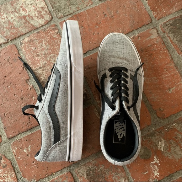Like New Men’s Vans- a few tiny dirt marks but other than that look brand new! - Picture 4 of 4